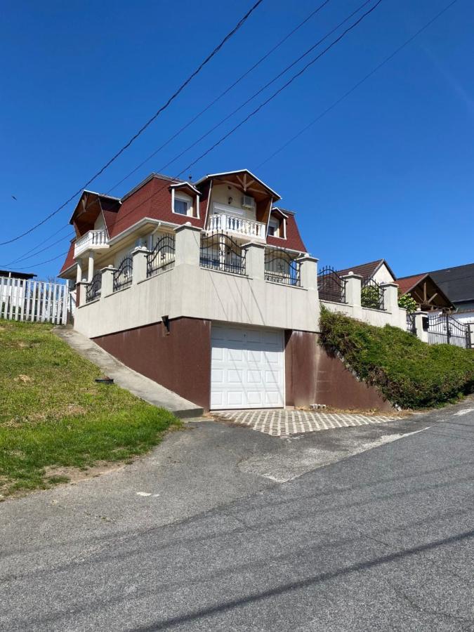 Arany Apartmanhaz Zalagyoengye Zalakaros Exteriör bild