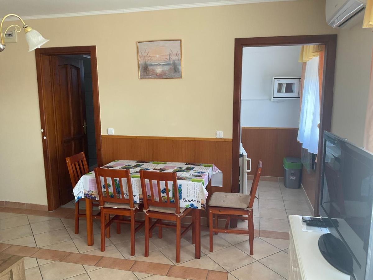 Arany Apartmanhaz Zalagyoengye Zalakaros Exteriör bild