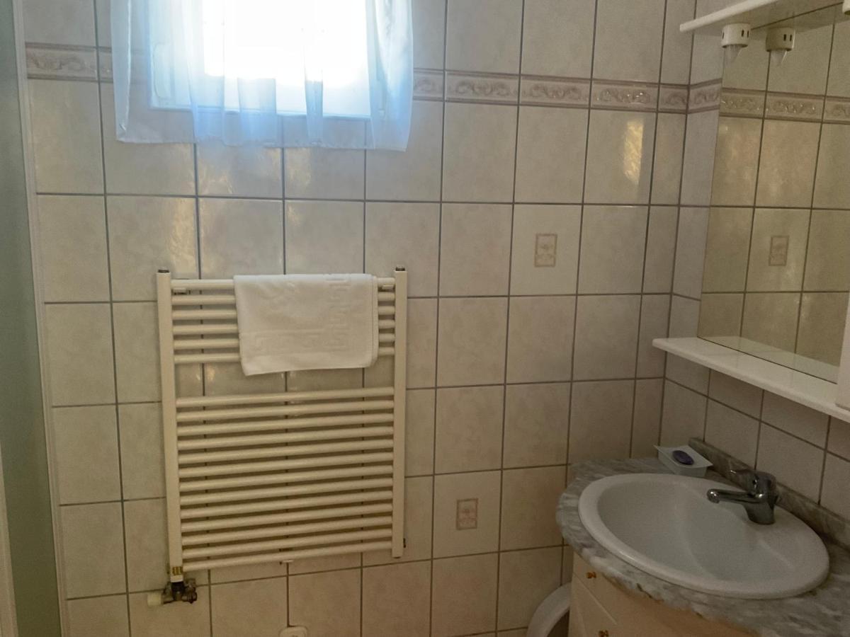 Arany Apartmanhaz Zalagyoengye Zalakaros Exteriör bild