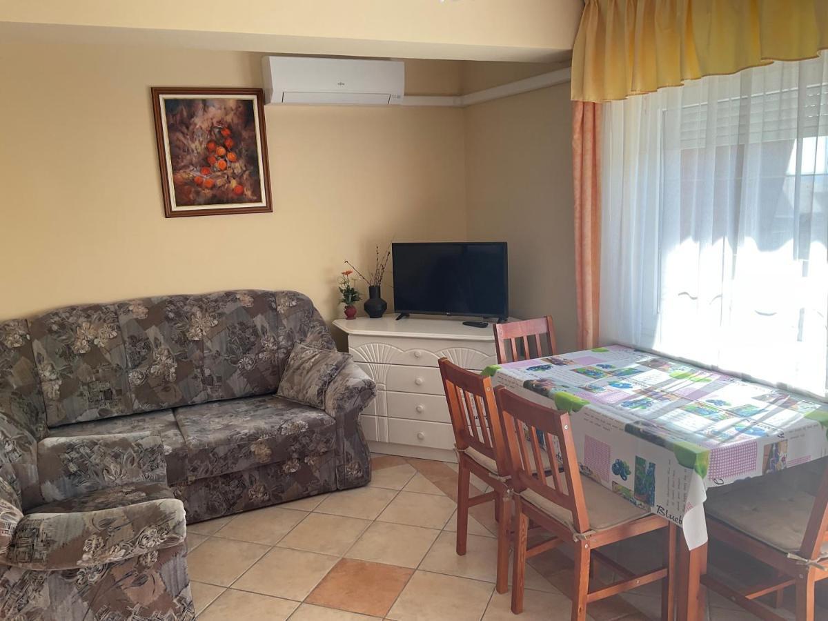 Arany Apartmanhaz Zalagyoengye Zalakaros Exteriör bild