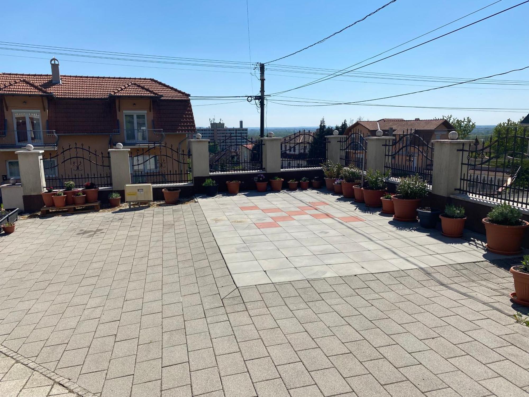 Arany Apartmanhaz Zalagyoengye Zalakaros Exteriör bild